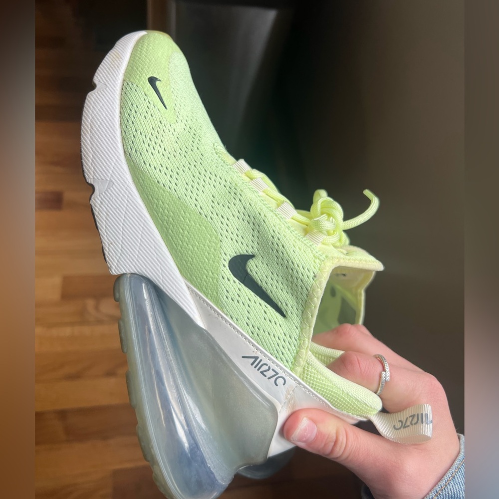 NIKE AIR MAX 270